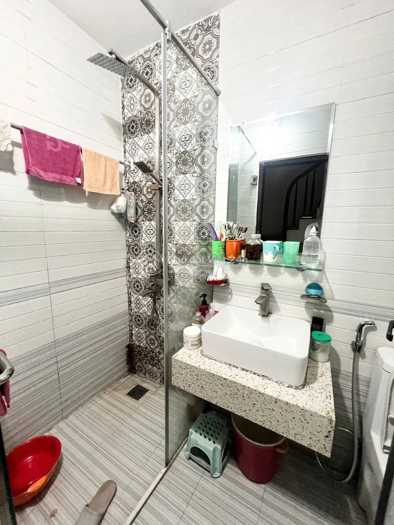Bán nhà Bằng B, Hoàng Liệt, 40.5 m2 x 5 tầng, ô tô vào nhà