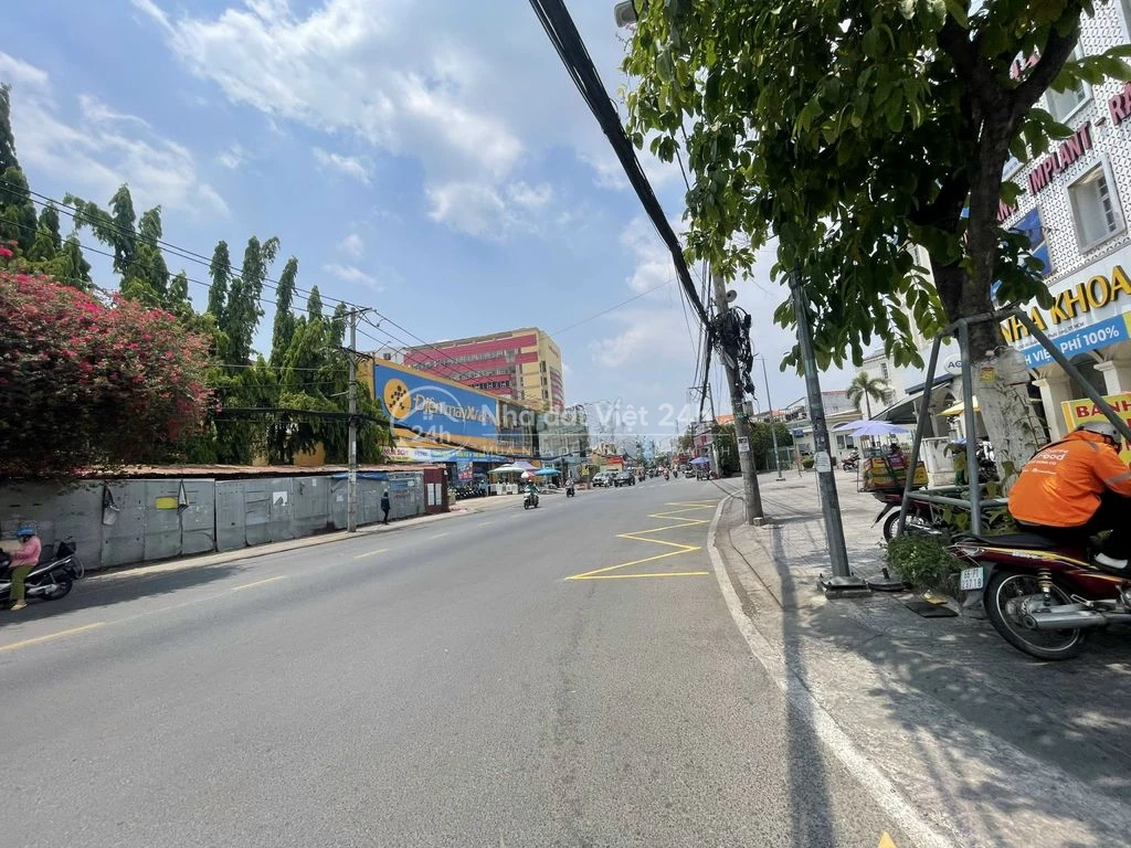 BÁN NHÀ ĐẸP 1 TRỆT 3 LẦU CÓ SÂN THƯỢNG, HẺM Ô TÔ PHƯỚC LONG B, QUẬN 9