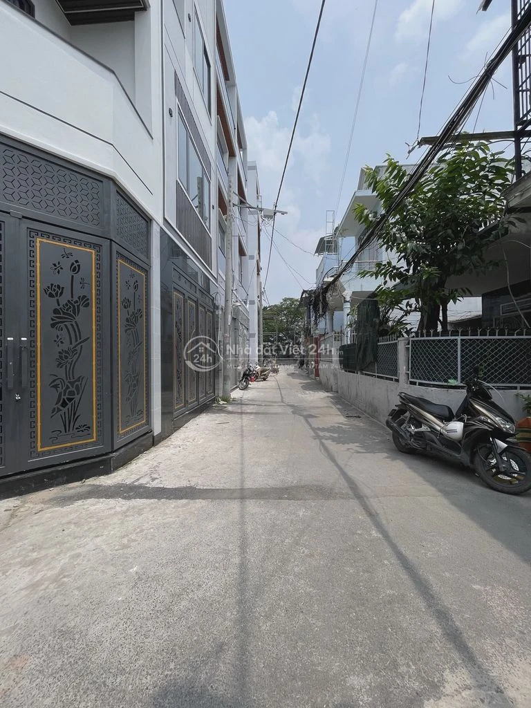 BÁN NHÀ ĐẸP 1 TRỆT 3 LẦU CÓ SÂN THƯỢNG, HẺM Ô TÔ PHƯỚC LONG B, QUẬN 9