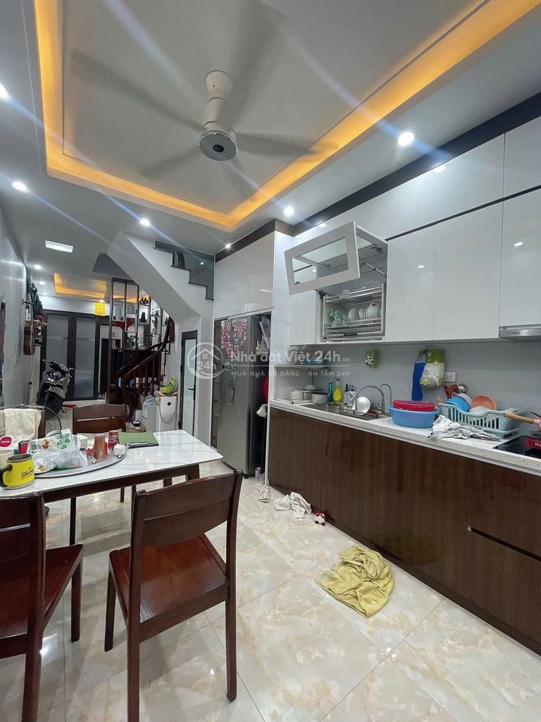 Chính chủ cần bán nhà Cự Lộc, 36m2, 5 tầng đầy đủ nội thất