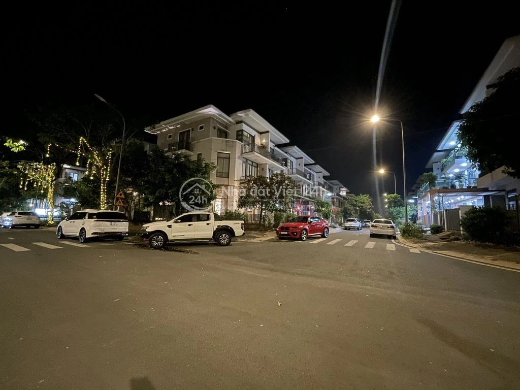 BÁN CĂN GÓC HIẾM – MẶT TIỀN ĐƯỜNG LỚN – LAVILA NAM SÀI GÒN
