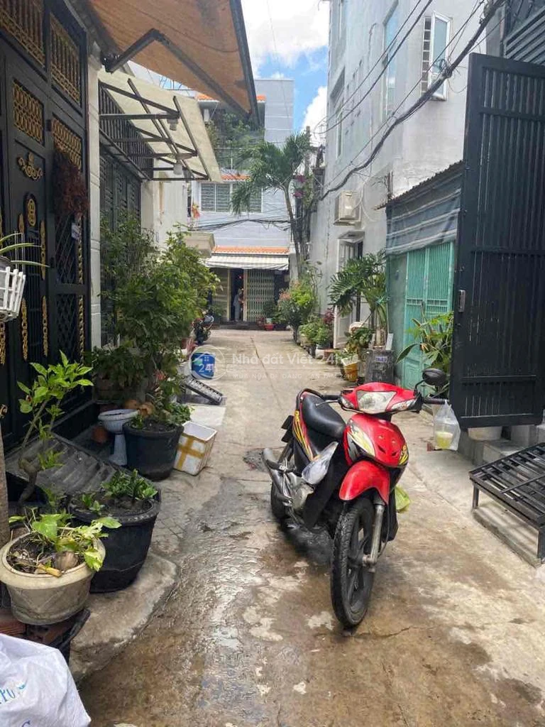 Cho thuê nhà nguyên căn mới sửa gần ngã 4 bốn xã
