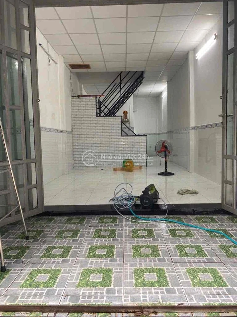 Cho thuê nhà nguyên căn mới sửa gần ngã 4 bốn xã