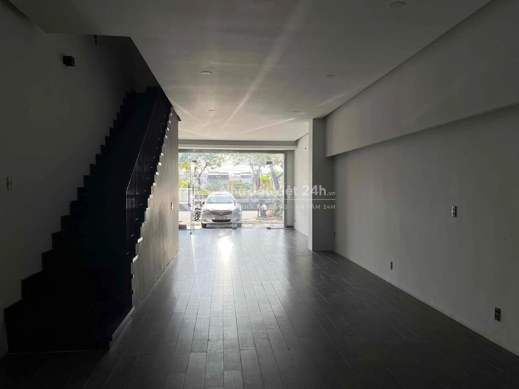 Chính chủ cho thuê mặt bằng mặt tiền Ngô Quyền full nội thất