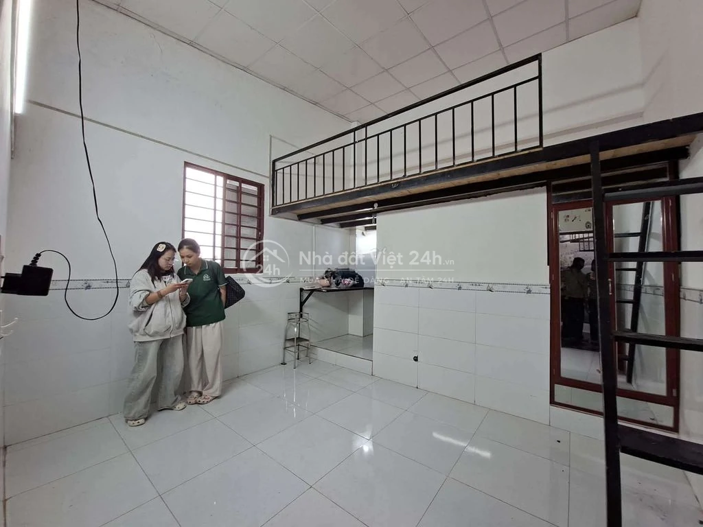 Tìm nữ ở ghép