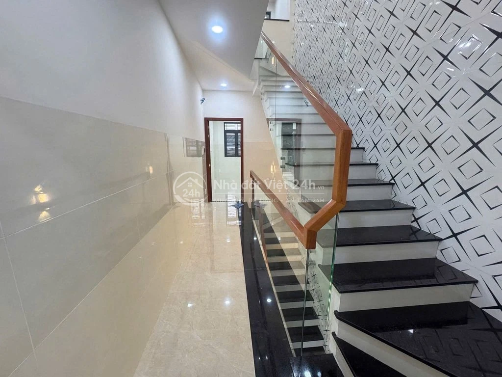 Bán Nhà riêng hẻm xe hơi phường Tân Tạo