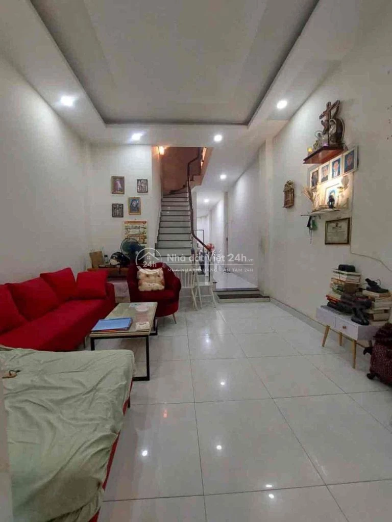 4x22 trệt 3 lầu cách thống nhất p11 chỉ 40m