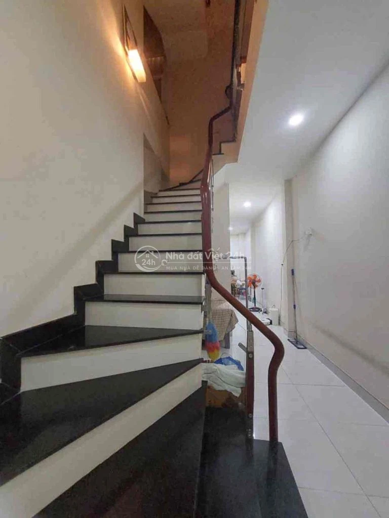 4x22 trệt 3 lầu cách thống nhất p11 chỉ 40m