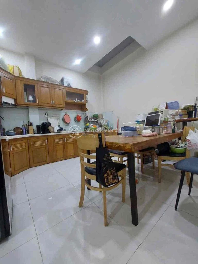 4x22 trệt 3 lầu cách thống nhất p11 chỉ 40m