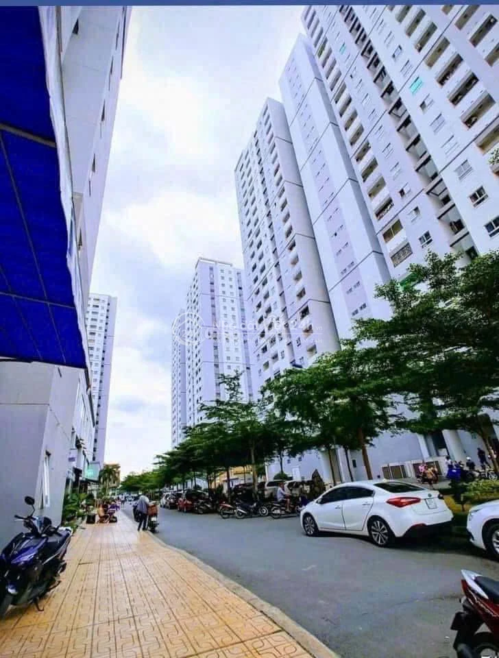 Cần bán căn trệt 123m2 vừa ở vừa kinh doanh tại HQC Plaza, P.Bình Đông