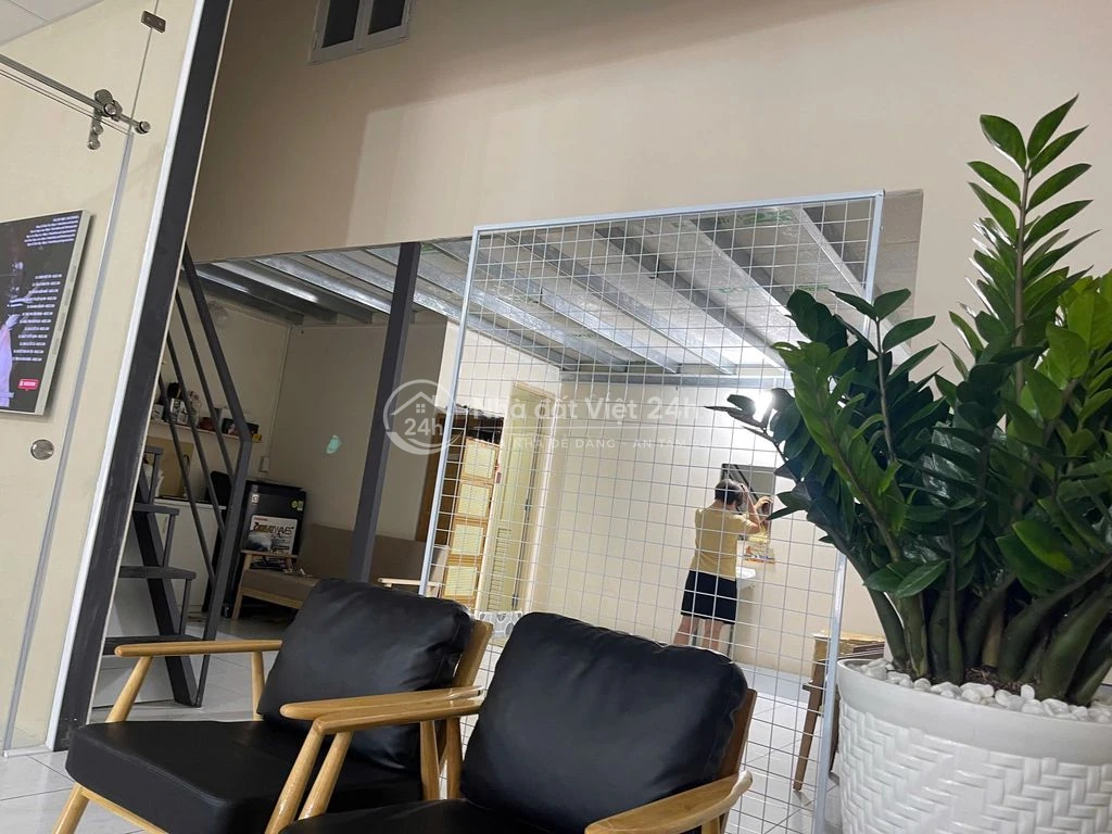 Cần bán căn trệt 123m2 vừa ở vừa kinh doanh tại HQC Plaza, P.Bình Đông