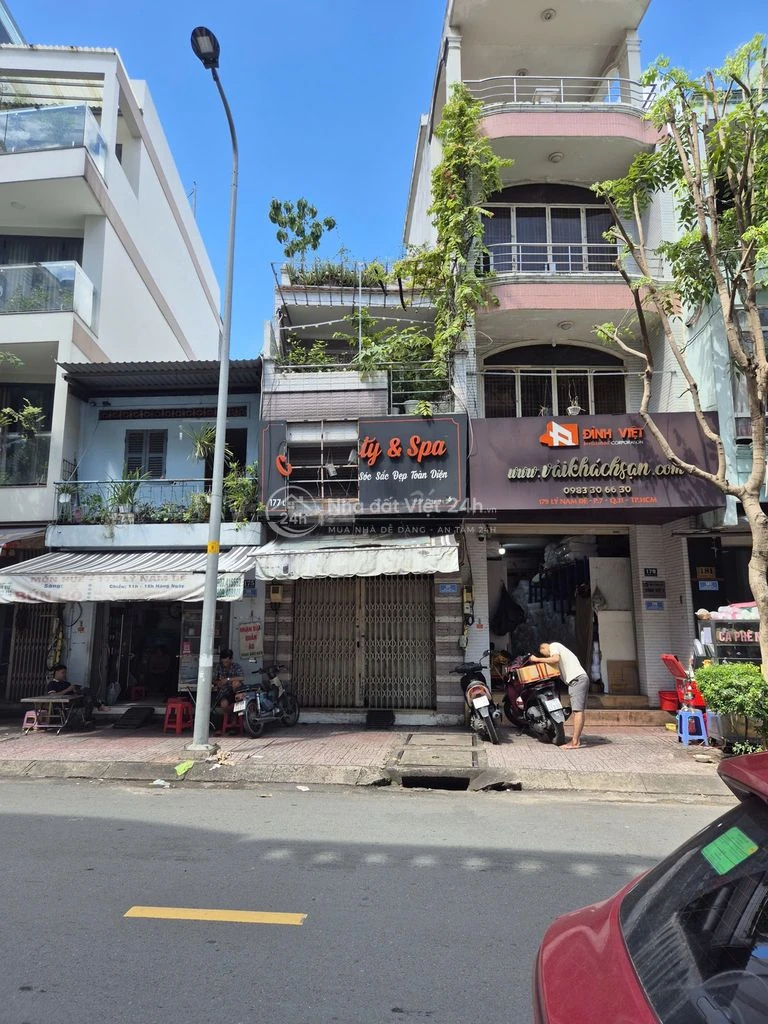 Mặt tiền Quận 11 - DTCN: 62m2 - 3 tầng - Gía : 14 Tỷ vị trí đẹp !!!