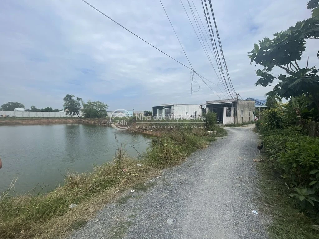 Bán đất tặng thêm nhà tại Đức Hòa, Long An