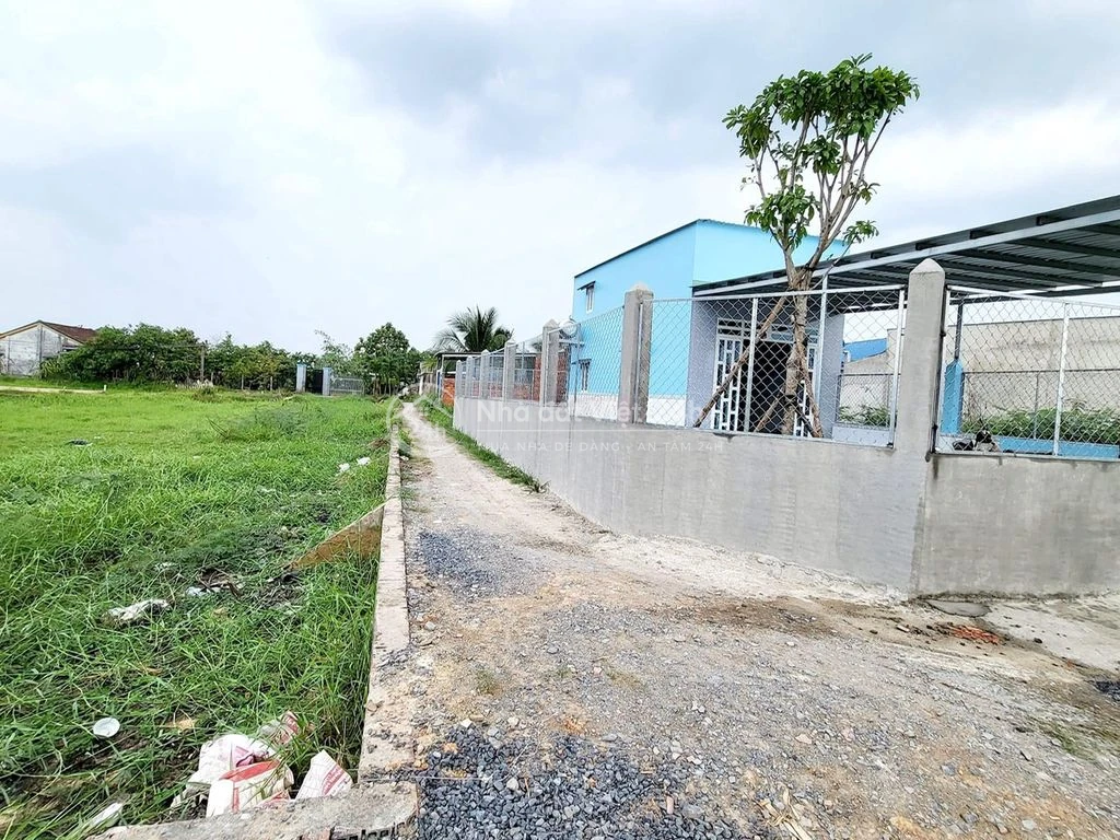 Bán đất tặng thêm nhà tại Đức Hòa, Long An
