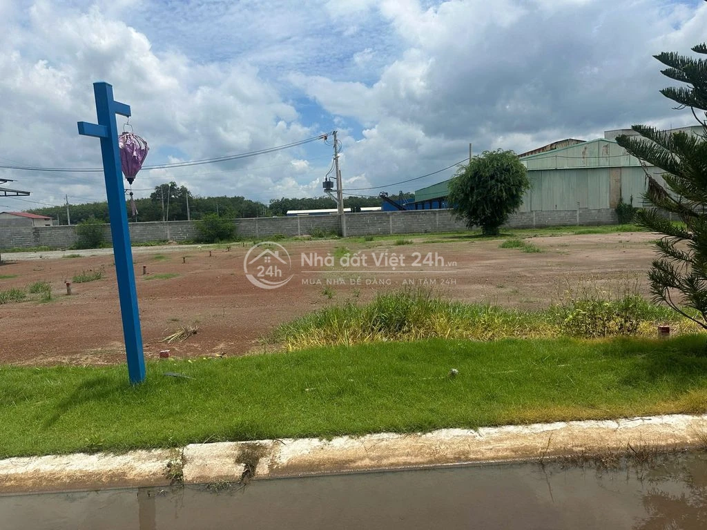 bán 250m2 đất thổ cư nha bích 290tr