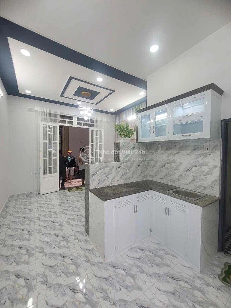 Bán nhà thoáng mát sạch sẽ  xe hơi tránh nhau thoải mái