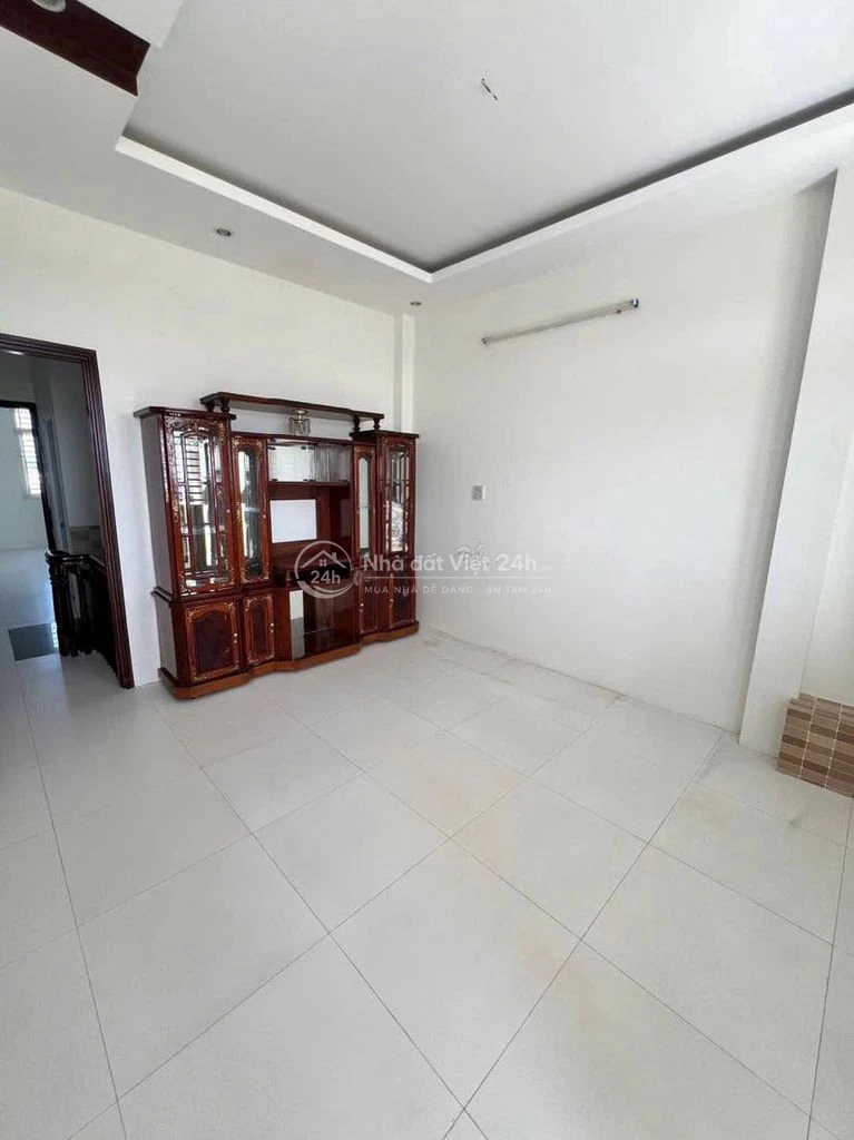 Cho thuê nhà 4 tầng mặt tiền Võ Văn Kiệt tiện văn phòng 16 triệu