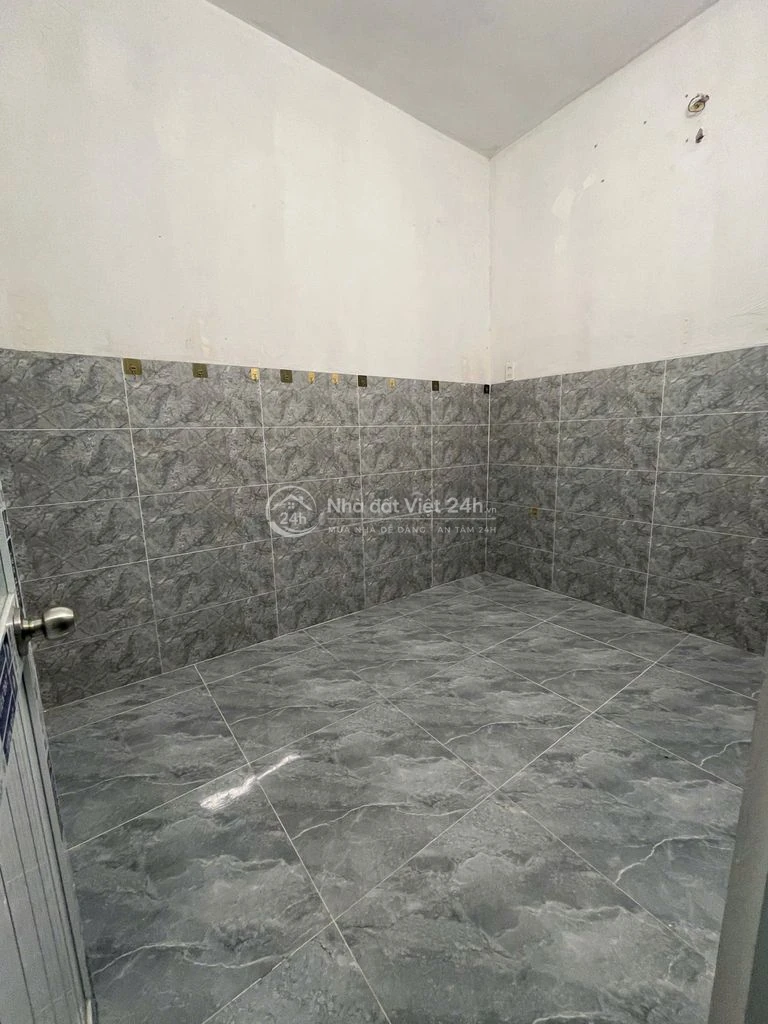TRỐNG 1 CĂN NHÀ 2PN – Trệt gác, full ban công, cửa sổ thoáng mát