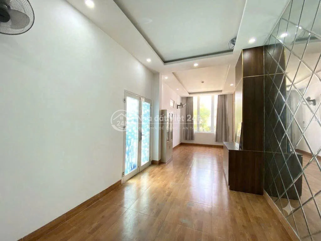 CHO THUÊ MẶT BẰNG TRUNG TÂM THÀNH PHỐ GIÁ 7 TRIỆU/THÁNG