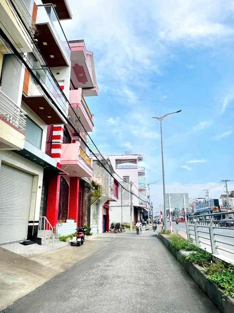Nhà trệt 2 lầu mặt tiền Trần Hoàng Na