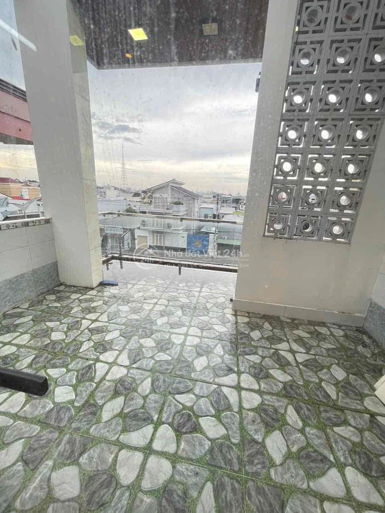 Nhà trệt 2 lầu mặt tiền Trần Hoàng Na