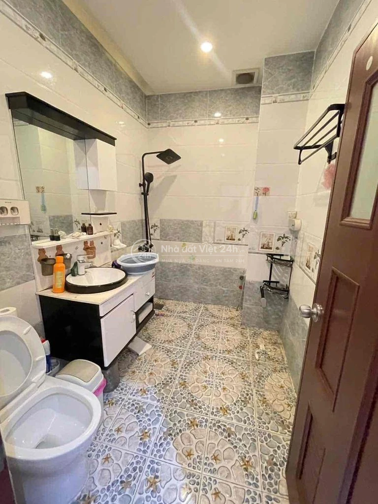 Nhà trệt 2 lầu mặt tiền Trần Hoàng Na