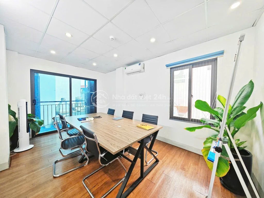 Cho thuê văn phòng tại Hoàng Cầu - Đống Đa sàn 75m2 nhà mới giá rẻ