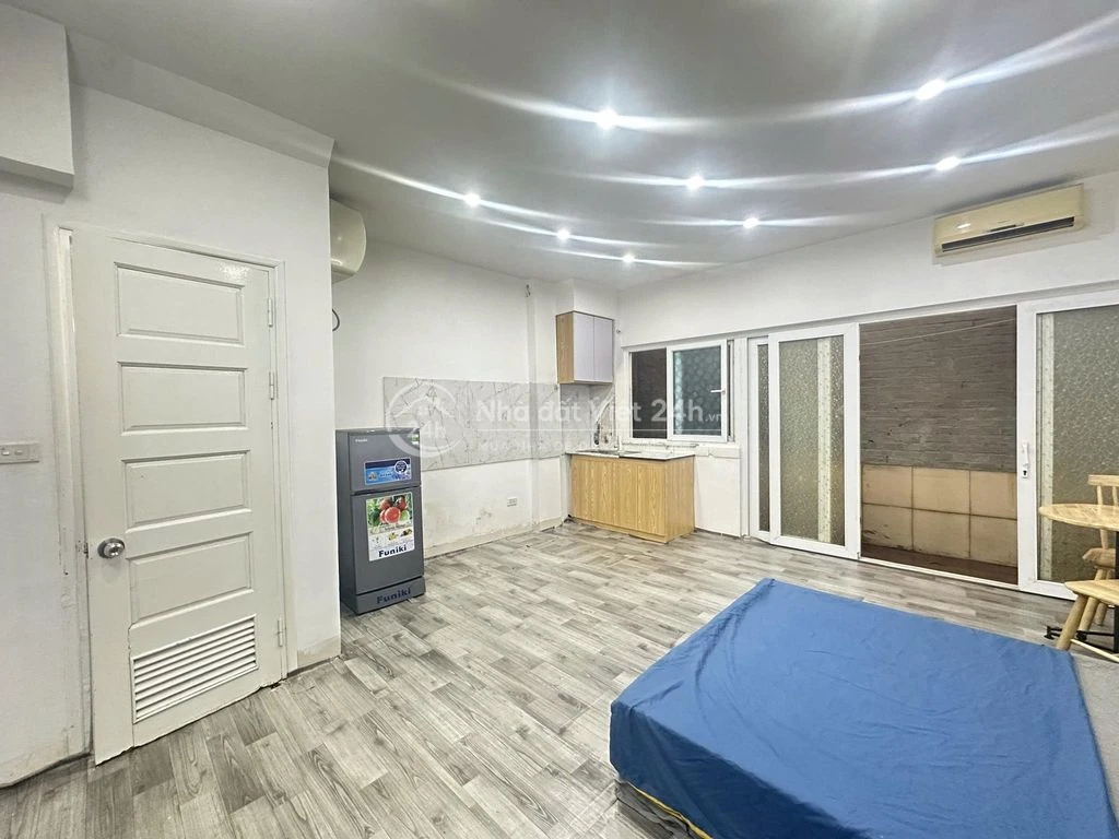 Cho thuê phòng tại 381 Nguyễn Khang, 25m2 full đồ chỉ 4,3tr/tháng