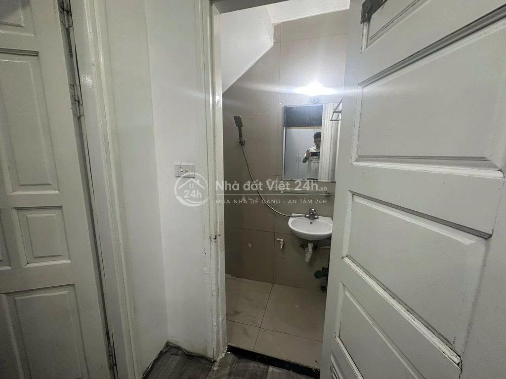 Cho thuê phòng tại 381 Nguyễn Khang, 25m2 full đồ chỉ 4,3tr/tháng