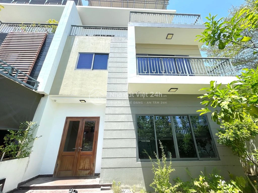 CHO THUÊ NHÀ 4 PHÒNG NGỦ SÂN VƯỜN LÔ GÓC KHU MỸ GIA GIÁ 30 TRIỆU/
