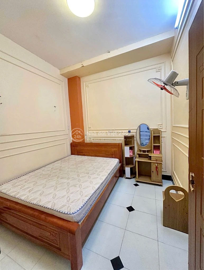 Nhà trệt lầu hẻm đường Trần Hưng Đạo chỉ 6 triệu