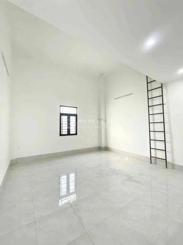 NHÀ CHO THUÊ: TRỆT 3 LẦU MỚI ĐẸP - SẴN NỘI THẤT - KDC HỒNG LOAN 5C