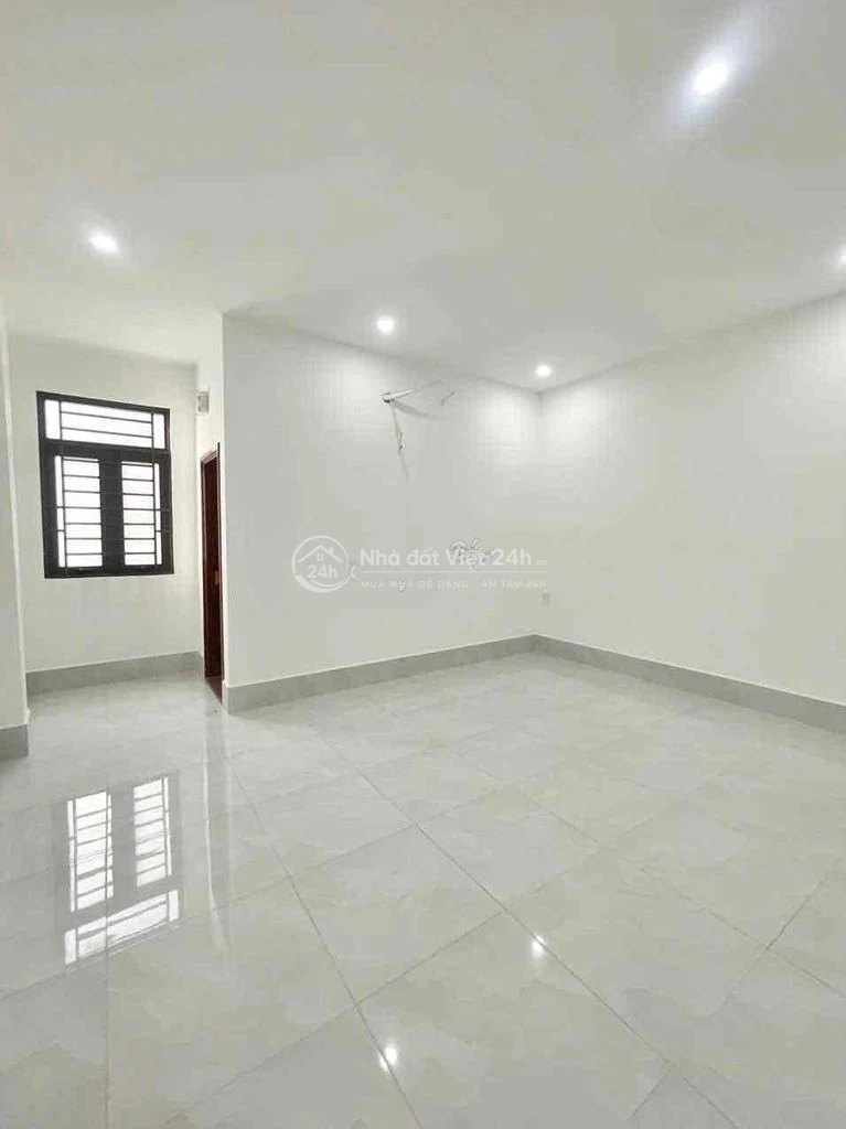 NHÀ CHO THUÊ: TRỆT 3 LẦU MỚI ĐẸP - SẴN NỘI THẤT - KDC HỒNG LOAN 5C