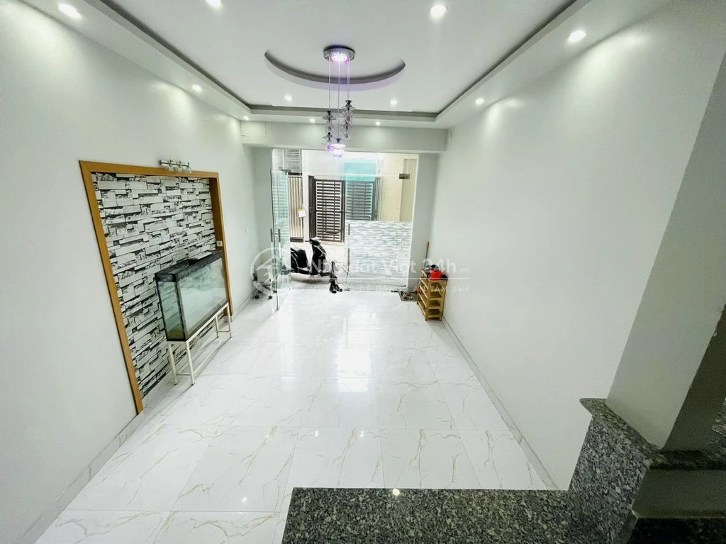 Cho thuê nhà nguyên căn phố Văn Cao, DT: 55m2, 4 p.ngủ full đồ.