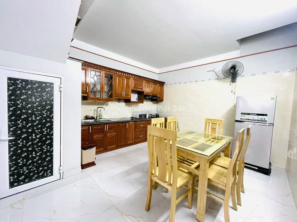 Cho thuê nhà nguyên căn phố Văn Cao, DT: 55m2, 4 p.ngủ full đồ.