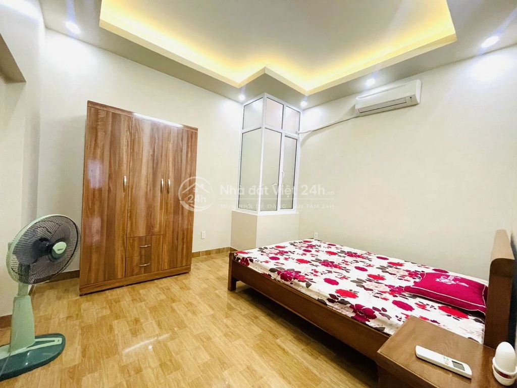 Cho thuê nhà nguyên căn phố Văn Cao, DT: 55m2, 4 p.ngủ full đồ.