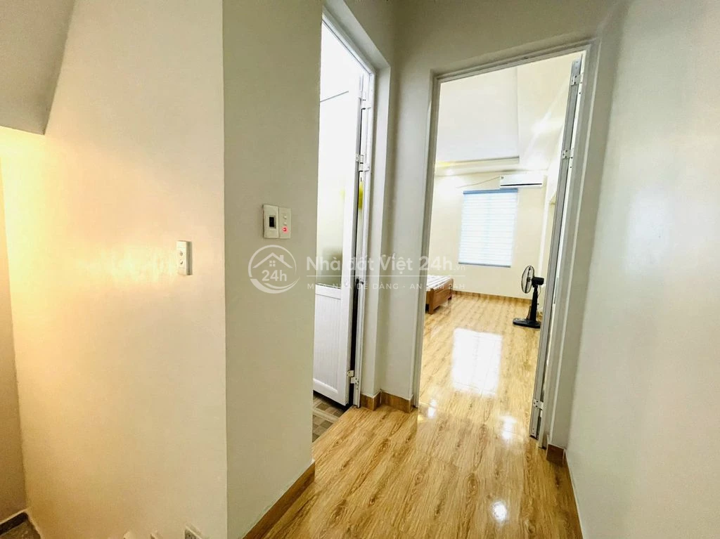 Cho thuê nhà nguyên căn phố Văn Cao, DT: 55m2, 4 p.ngủ full đồ.