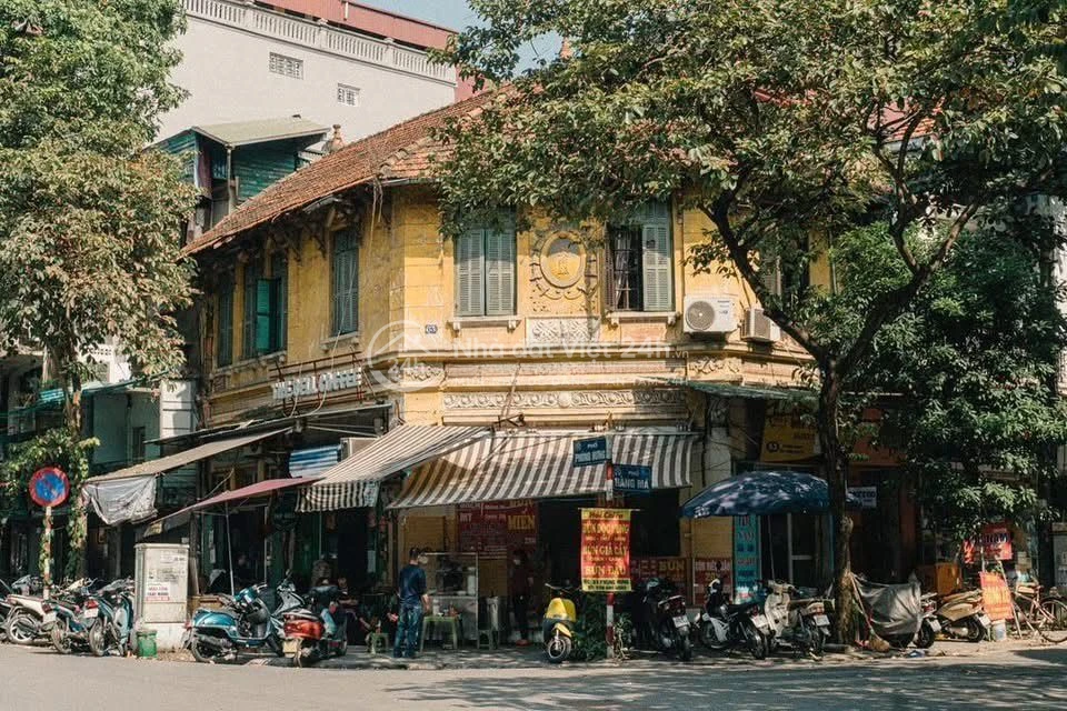 Cực hiếm! Cc cho thuê mbkd lô góc 2mt Hàng Mã, mt 10.5m