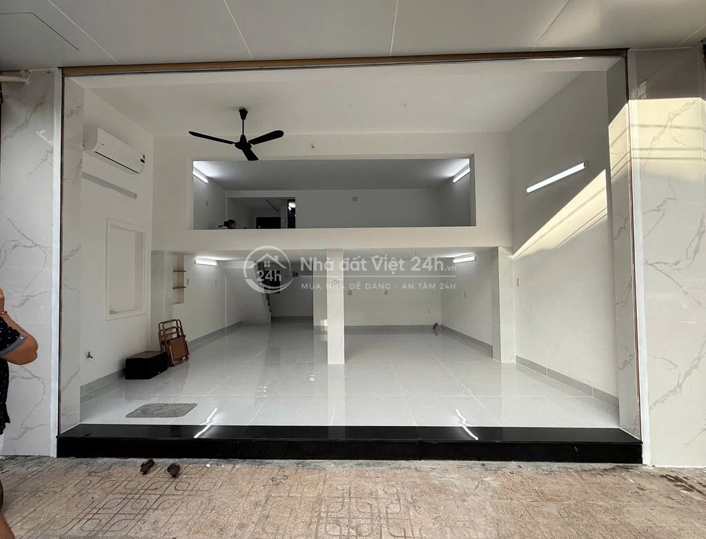 Cho thuê mặt bằng 25 Quang Trung, trung tâm Nha Trang. 52m² Ngang 6,4m