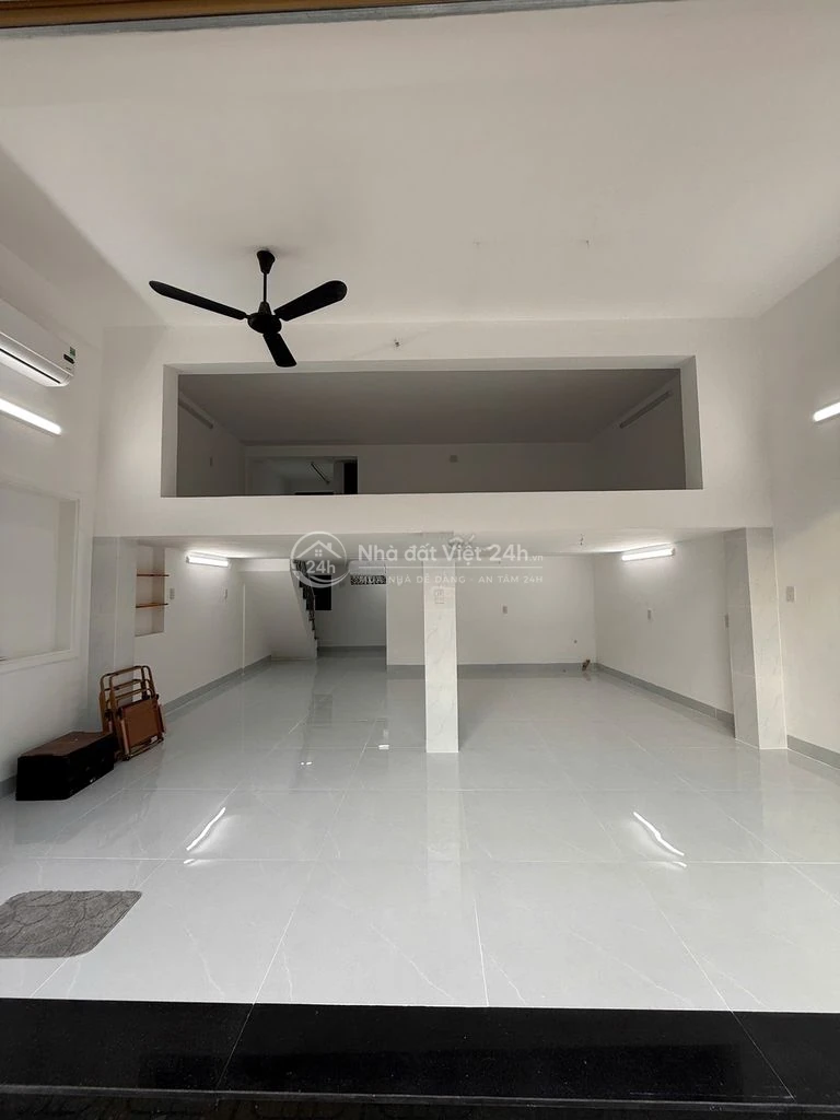 Cho thuê mặt bằng 25 Quang Trung, trung tâm Nha Trang. 52m² Ngang 6,4m