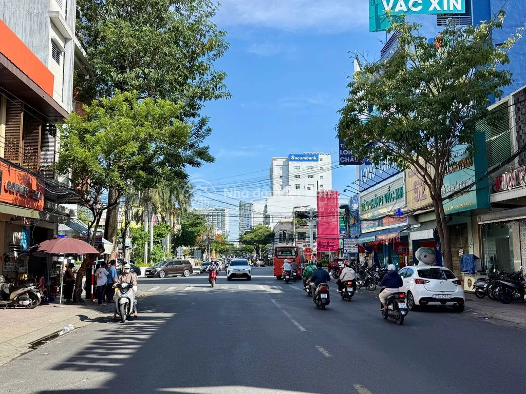 Cho thuê mặt bằng 25 Quang Trung, trung tâm Nha Trang. 52m² Ngang 6,4m