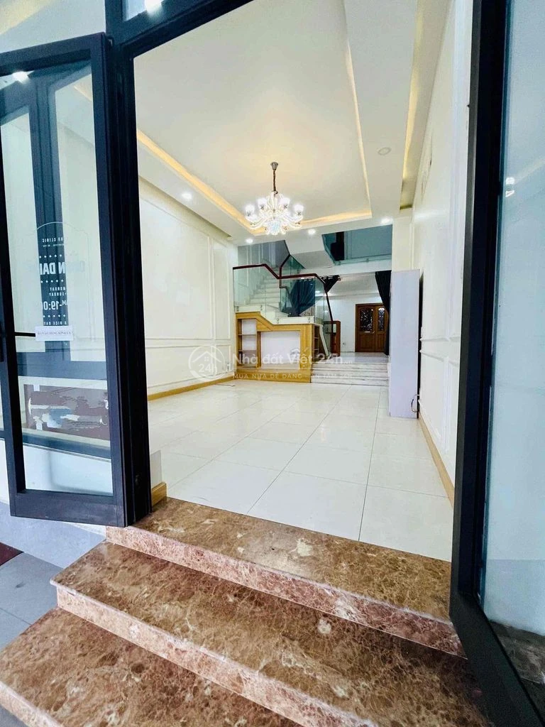 NHÀ CHO THUÊ TRỆT 3 LẦU - FULL MÁY LẠNH -  MẶT TIỀN Đ. TRẦN HOÀNG NA