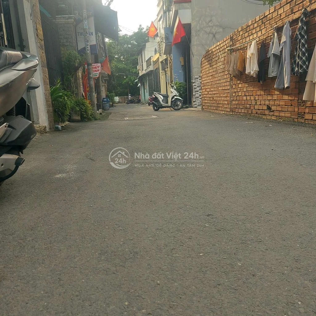 Cần Cho Thuê Đất + Căn Nhà Cấp 4 Tổng DT: 225m²