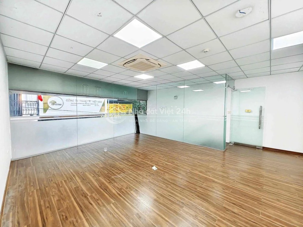 Cho thuê tầng 1 phố Dương Khuê làm cửa hàng, văn phòng 50m giá 12tr/th