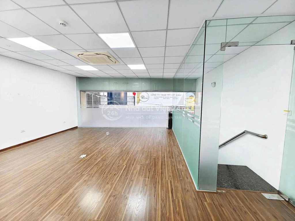 Cho thuê tầng 1 phố Dương Khuê làm cửa hàng, văn phòng 50m giá 12tr/th