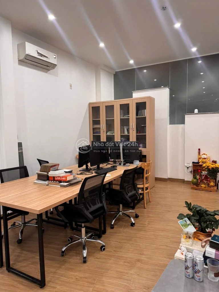 Văn phòng full nội thất & thiết bị, 2 mặt tiền đường lớn
