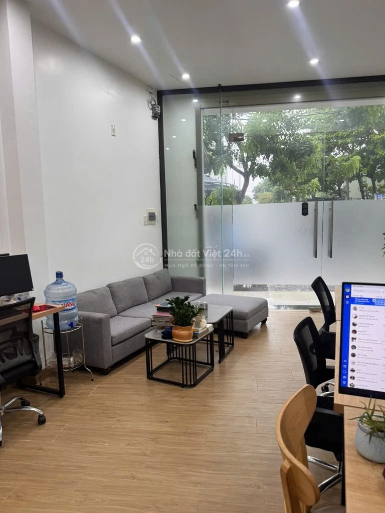 Văn phòng full nội thất & thiết bị, 2 mặt tiền đường lớn