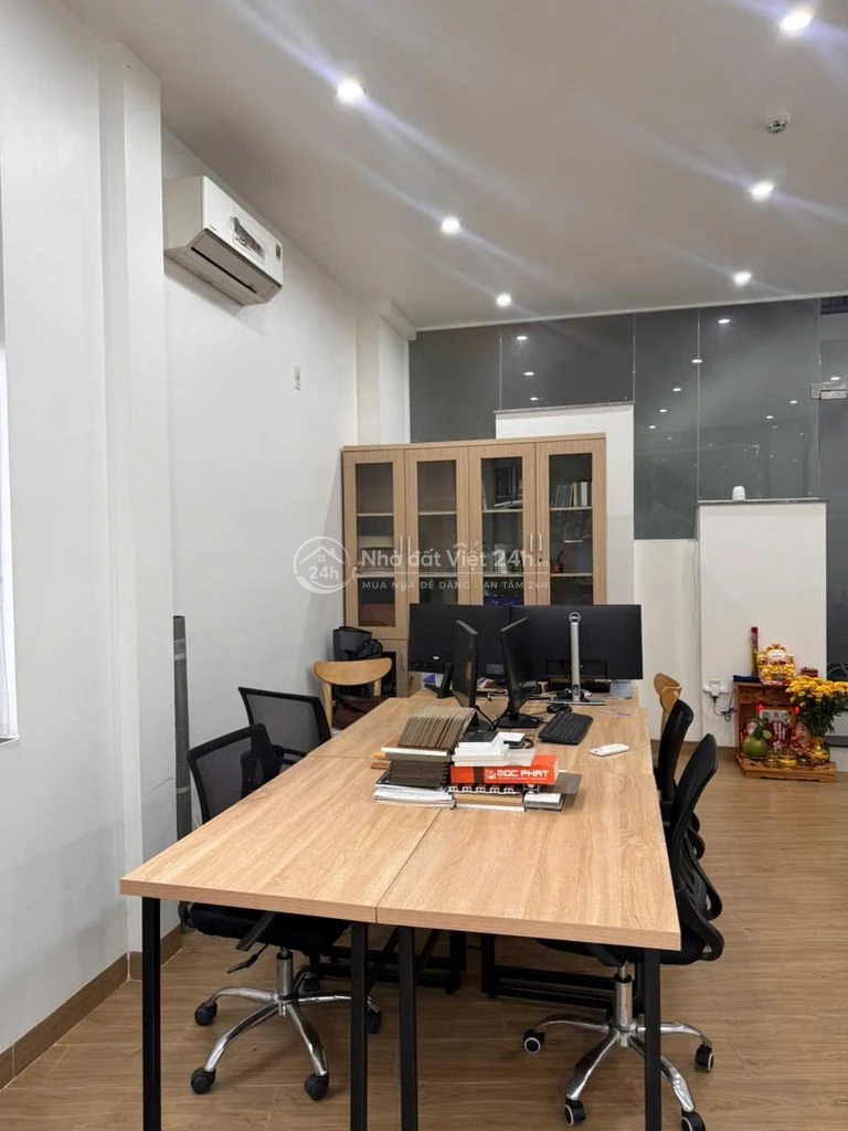 Văn phòng full nội thất & thiết bị, 2 mặt tiền đường lớn