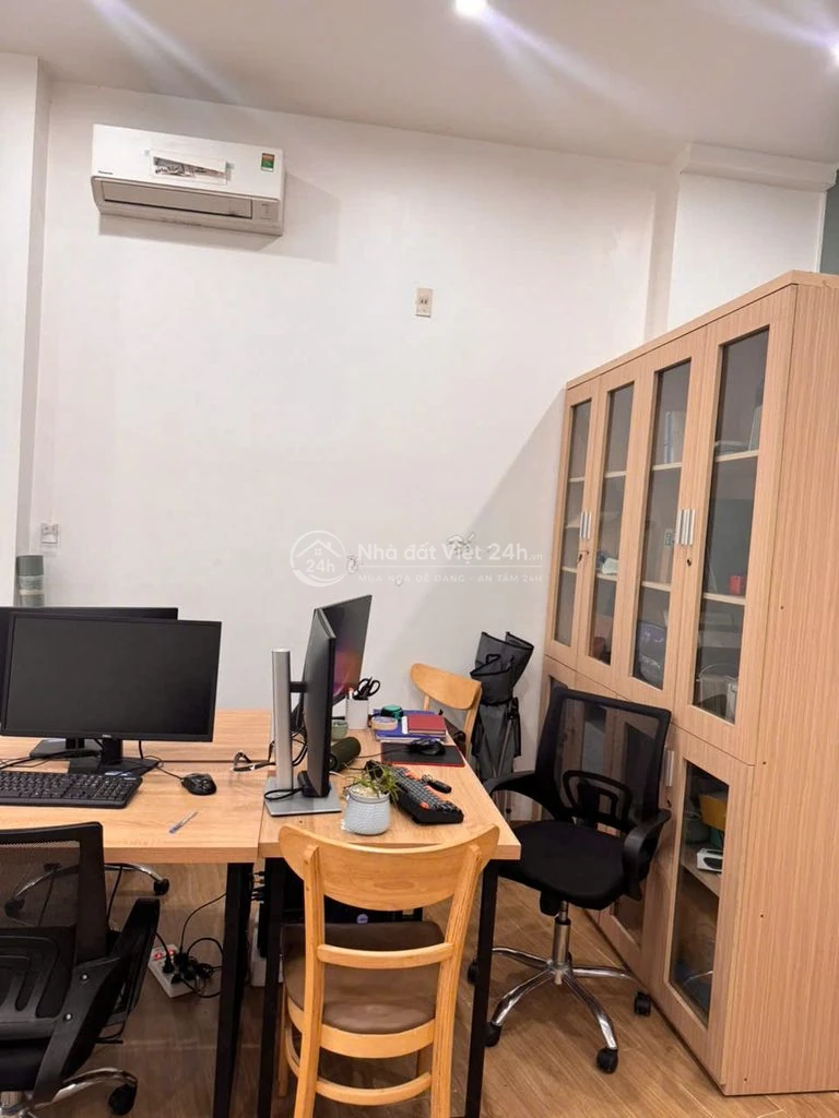 Văn phòng full nội thất & thiết bị, 2 mặt tiền đường lớn
