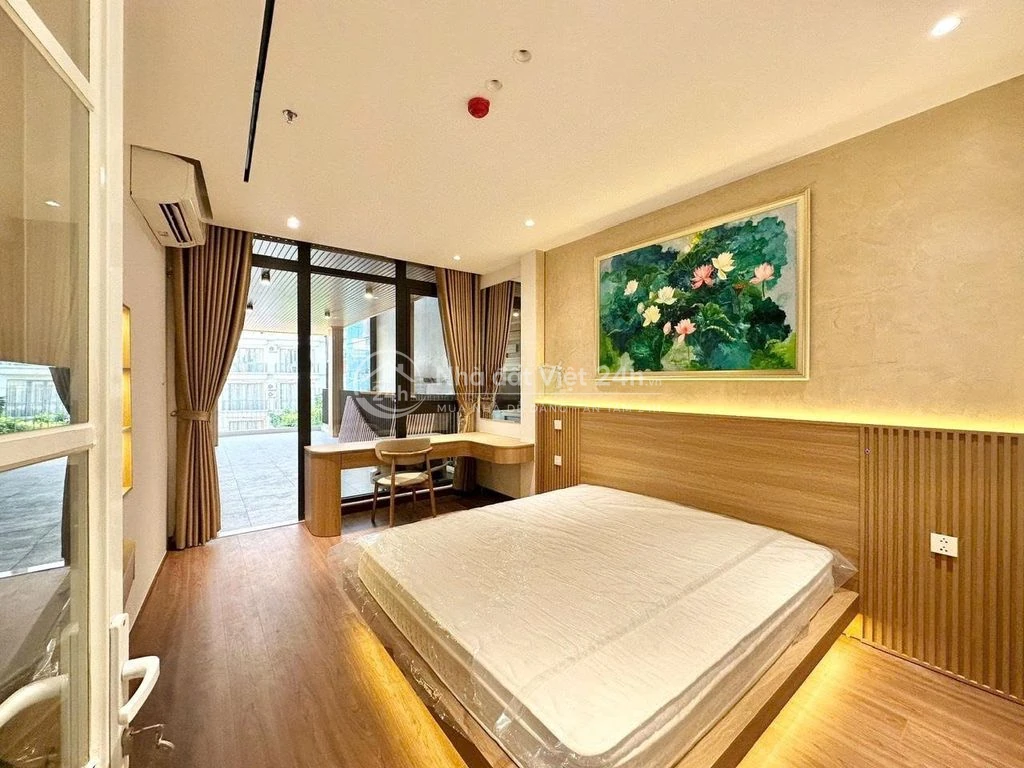 NHÀ MỚI FULL ĐỒ TIỆN NGHI BAN CÔNG NGAY MẶT PHỐ - HANOI CENTRE
